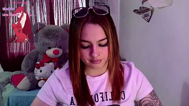 lucycherry   online show from November 19, 7:14 pm