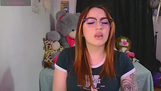 Snapshot of lucycherry__ chatting on September 24, 3:35 am lucycherry online show from September 24, 3:35 am