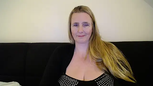XXNikkie online show from February 17, 11:11 pm