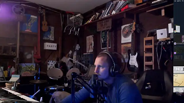 Snapshot of itsjameswebbscope chatting on November 15, 2:26 am itsjameswebbscope online show from November 15, 2:26 am