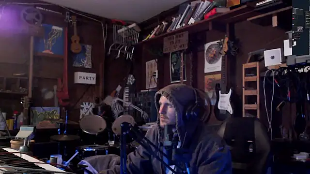 Snapshot of itsjameswebbscope chatting on November 14, 2:21 pm itsjameswebbscope online show from November 14, 2:21 pm