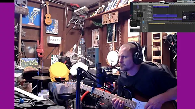 Snapshot of itsjameswebbscope chatting on November 17, 8:29 am itsjameswebbscope online show from November 17, 8:29 am