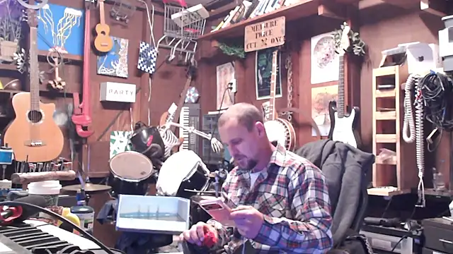 Snapshot of itsjameswebbscope chatting on October 28, 8:13 am itsjameswebbscope online show from October 28, 8:13 am