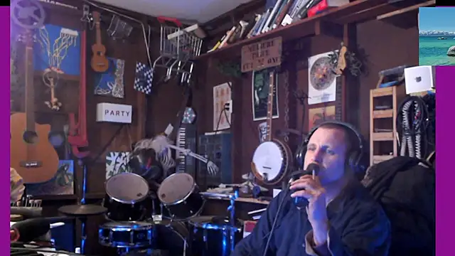 Snapshot of itsjameswebbscope chatting on October 30, 2:47 pm itsjameswebbscope online show from October 30, 2:47 pm