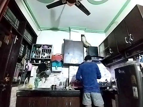 Snapshot of bigvorn6 chatting on November 17, 2:04 am bigvorn6 online show from November 17, 2:04 am