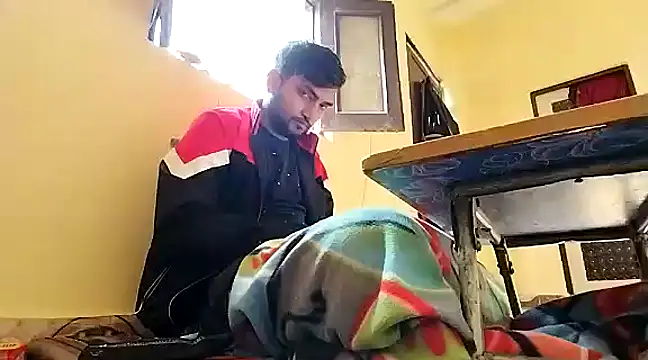 Snapshot of bigvorn6 chatting on December 21, 7:35 am bigvorn6 online show from December 21, 7:35 am