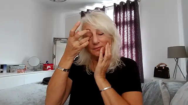 Snapshot of TanyaTaylor45 chatting on October 31, 12:13 pm TanyaTaylor45 online show from October 31, 12:13 pm