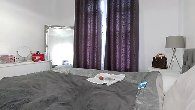 Snapshot of TanyaTaylor45 chatting on December 1, 11:33 am TanyaTaylor45 online show from December 1, 11:33 am