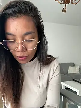 Snapshot of NaughtyMe chatting on December 17, 7:39 am NaughtyMe online show from December 17, 7:39 am