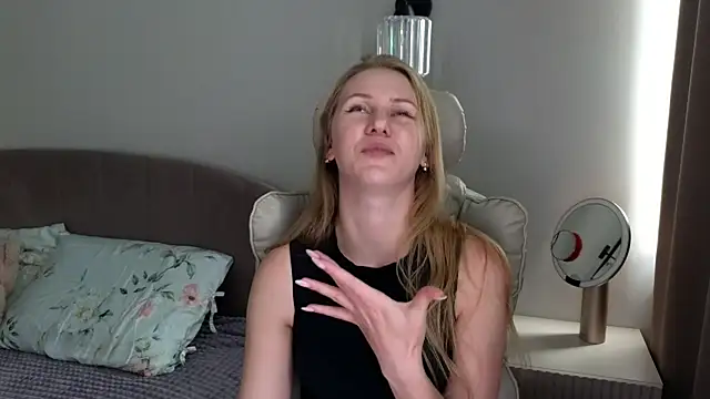 IsabelAllen online show from July 25, 11:05 am