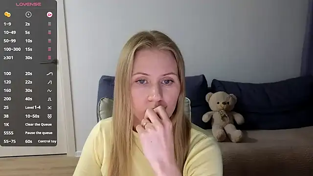 IsabelAllen online show from September 24, 7:09 pm