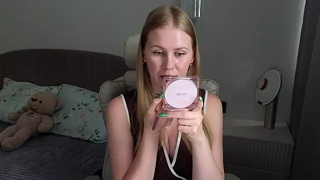 IsabelAllen online show from July 8, 12:06 pm