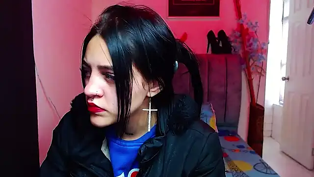 Snapshot of Violettasquirt chatting on October 6, 1:23 pm Violettasquirt online show from October 6, 1:23 pm
