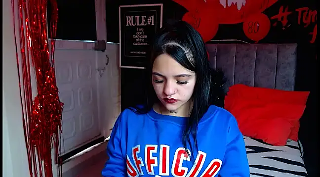 Snapshot of Violettasquirt chatting on March 11, 3:34 pm Violettasquirt online show from March 11, 3:34 pm