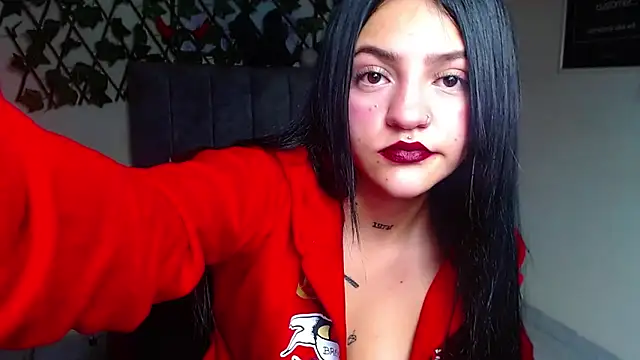 Snapshot of Violettasquirt chatting on June 3, 2:33 pm Violettasquirt online show from June 3, 2:33 pm