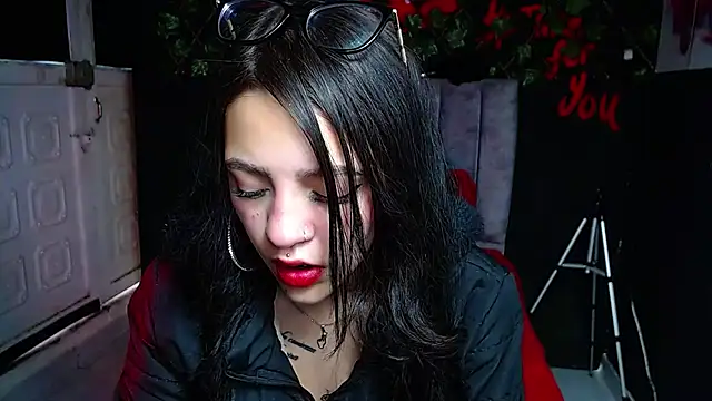 Violettasquirt online show from May 7, 5:16 pm