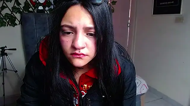 Snapshot of Violettasquirt chatting on June 11, 1:41 pm Violettasquirt online show from June 11, 1:41 pm
