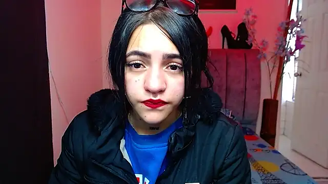 Snapshot of Violettasquirt chatting on October 17, 1:35 pm Violettasquirt online show from October 17, 1:35 pm