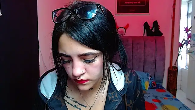 Snapshot of Violettasquirt chatting on October 16, 1:30 pm Violettasquirt online show from October 16, 1:30 pm
