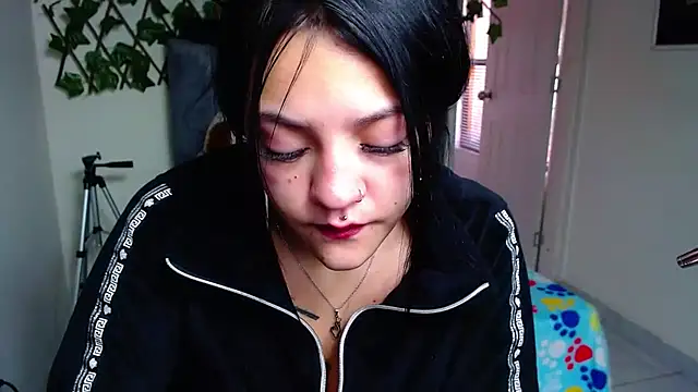 Snapshot of Violettasquirt chatting on July 15, 2:02 pm Violettasquirt online show from July 15, 2:02 pm