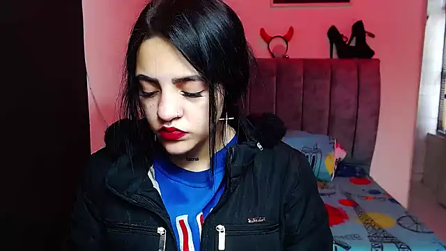 Snapshot of Violettasquirt chatting on October 8, 1:23 pm Violettasquirt online show from October 8, 1:23 pm