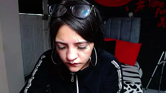 Violettasquirt online show from March 25, 1:43 pm