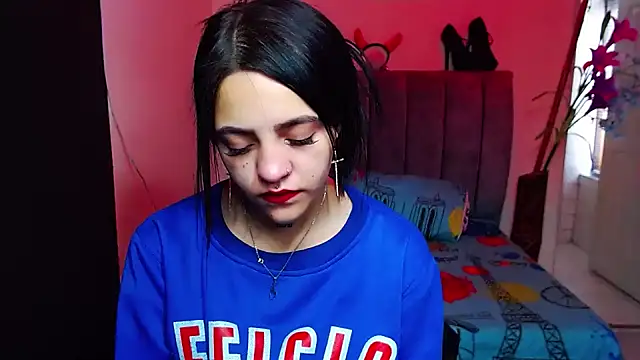 Snapshot of Violettasquirt chatting on October 10, 1:34 pm Violettasquirt online show from October 10, 1:34 pm