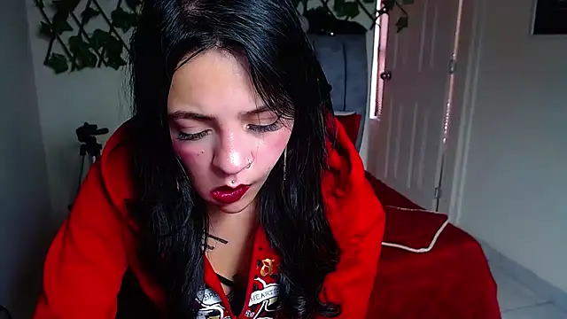 Snapshot of Violettasquirt chatting on June 4, 5:50 pm Violettasquirt online show from June 4, 5:50 pm