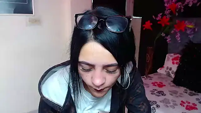 Violettasquirt online show from December 17, 1:49 pm