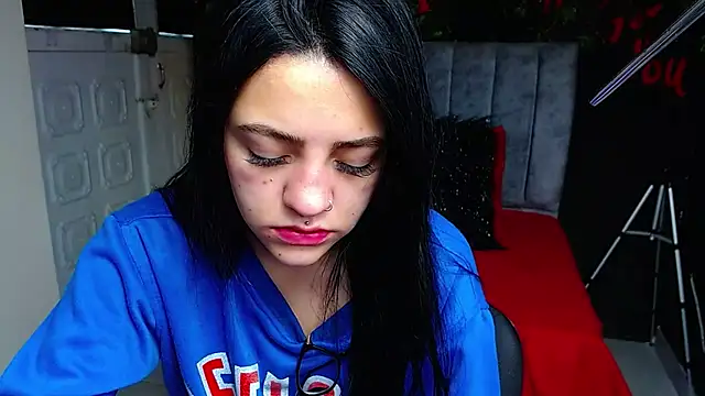Violettasquirt online show from May 13, 2:13 pm