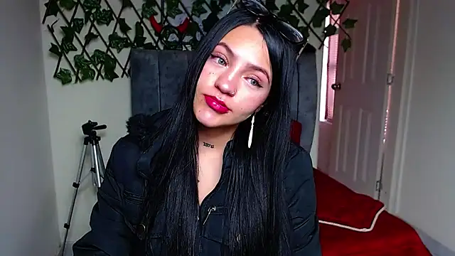 Violettasquirt online show from May 25, 1:32 pm