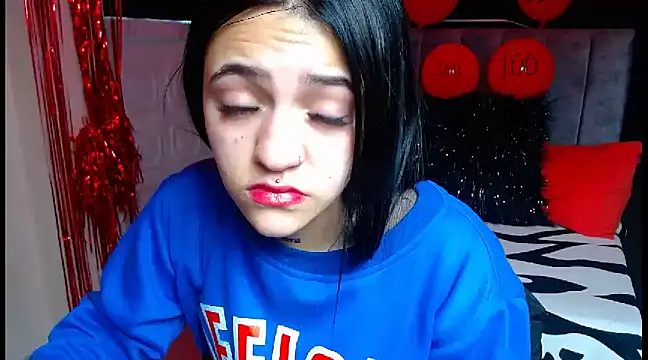 Snapshot of Violettasquirt chatting on March 3, 3:32 pm Violettasquirt online show from March 3, 3:32 pm