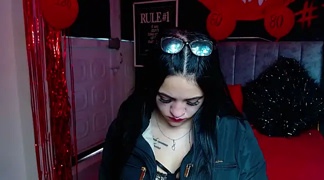 Snapshot of Violettasquirt chatting on February 26, 4:05 pm Violettasquirt online show from February 26, 4:05 pm