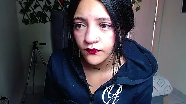 Snapshot of Violettasquirt chatting on June 10, 1:45 pm Violettasquirt online show from June 10, 1:45 pm