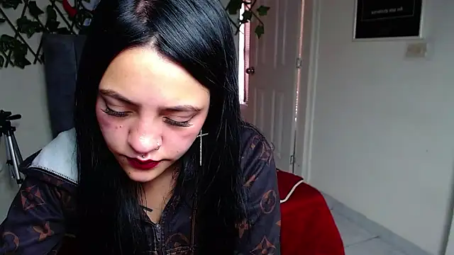 Violettasquirt online show from May 26, 2:04 pm