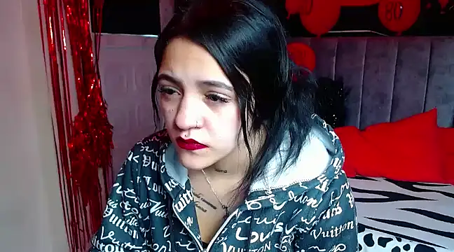 Snapshot of Violettasquirt chatting on March 13, 7:06 pm Violettasquirt online show from March 13, 7:06 pm