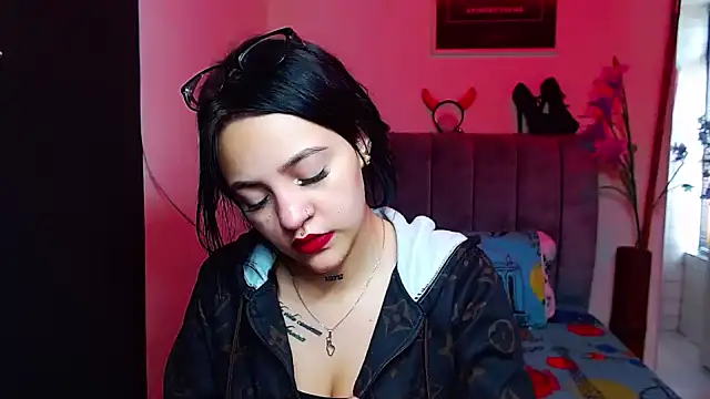 Snapshot of Violettasquirt chatting on October 4, 1:23 pm Violettasquirt online show from October 4, 1:23 pm