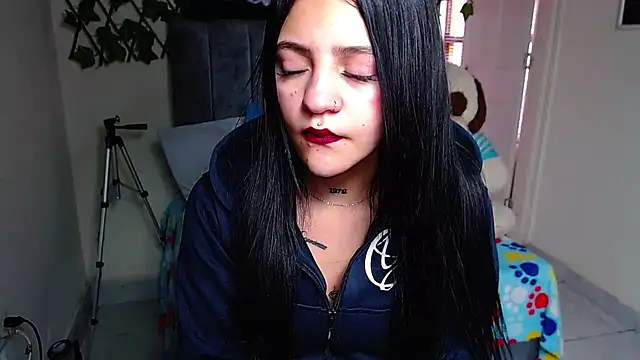 Snapshot of Violettasquirt chatting on July 8, 1:45 pm Violettasquirt online show from July 8, 1:45 pm