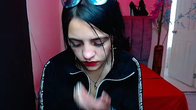 Snapshot of Violettasquirt chatting on October 20, 1:55 pm Violettasquirt online show from October 20, 1:55 pm