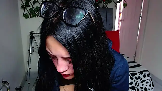Snapshot of Violettasquirt chatting on June 17, 1:43 pm Violettasquirt online show from June 17, 1:43 pm