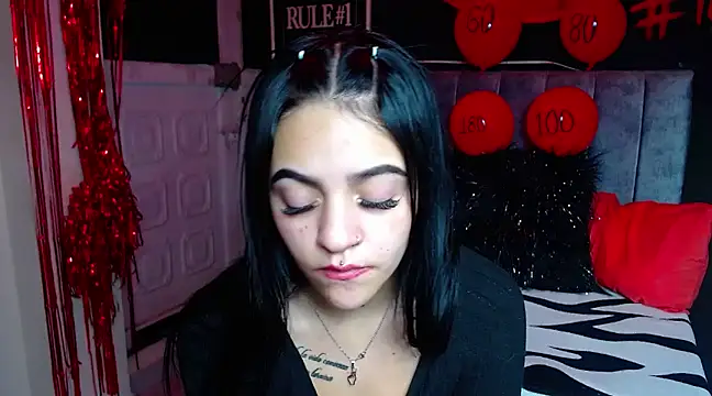 Snapshot of Violettasquirt chatting on March 4, 9:22 pm Violettasquirt online show from March 4, 9:22 pm