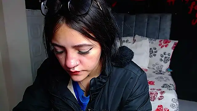 Violettasquirt online show from March 31, 1:35 pm