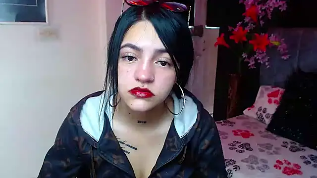 Violettasquirt online show from December 18, 1:48 pm