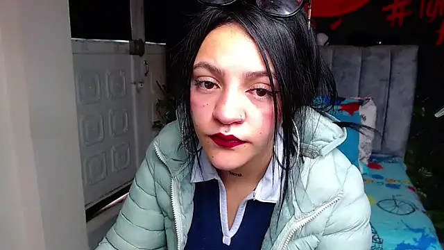 Violettasquirt online show from May 21, 1:41 pm