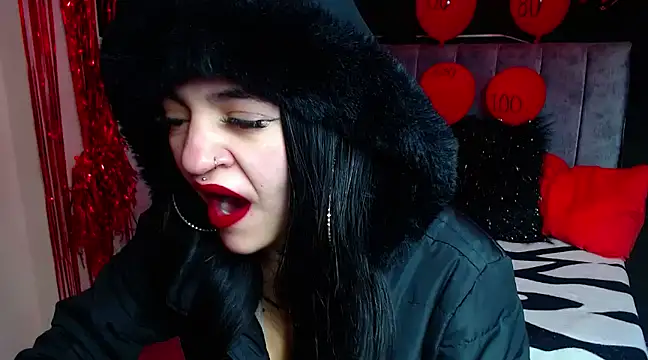 Snapshot of Violettasquirt chatting on March 7, 3:07 pm Violettasquirt online show from March 7, 3:07 pm