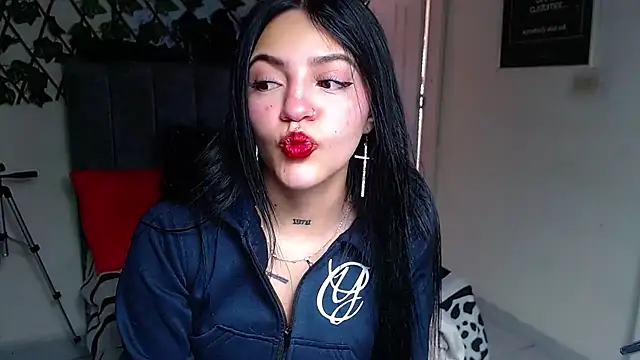 Snapshot of Violettasquirt chatting on June 24, 1:32 pm Violettasquirt online show from June 24, 1:32 pm