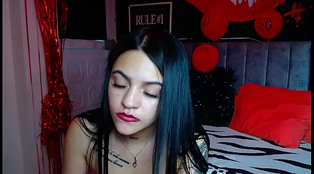 Snapshot of Violettasquirt chatting on March 10, 9:18 pm Violettasquirt online show from March 10, 9:18 pm