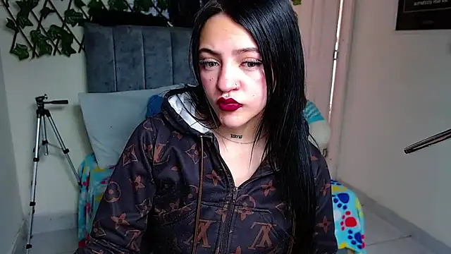 Snapshot of Violettasquirt chatting on July 6, 4:53 pm Violettasquirt online show from July 6, 4:53 pm
