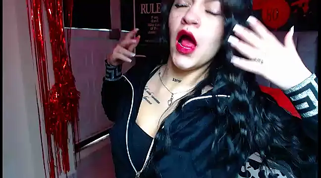 Snapshot of Violettasquirt chatting on March 12, 2:01 pm Violettasquirt online show from March 12, 2:01 pm