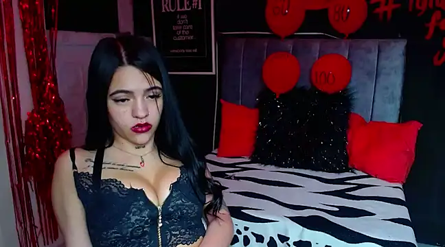 Snapshot of Violettasquirt chatting on March 6, 9:31 pm Violettasquirt online show from March 6, 9:31 pm